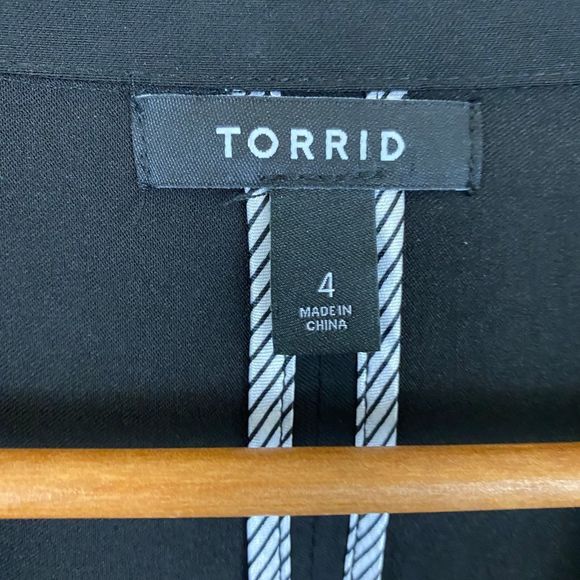 torrid | Black Three Quarter Sleeve Blazer 2X - Picture 4 of 7